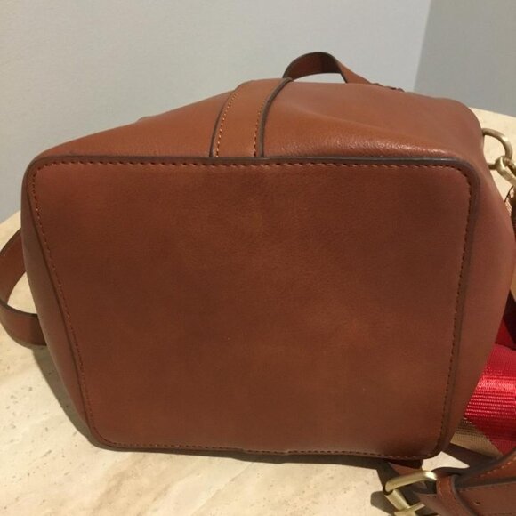 Juniper Bucket Bag in Cognac Faux Leather w/ 2 Detachable Crossbody Straps NWOT - Picture 4 of 8